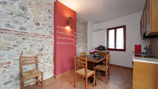 Villa Podere Dei Poeti Kitchen 2