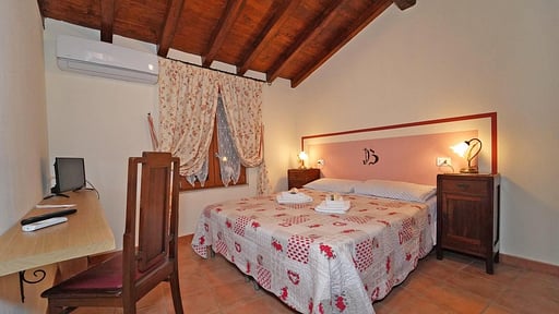 Villa Podere Dei Poeti Bedroom 9