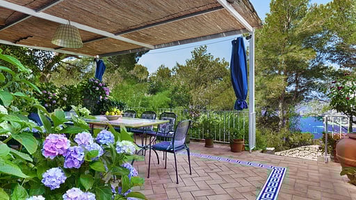 Villa Polifemo Dining area