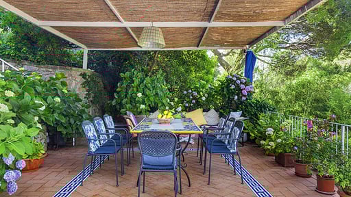 Villa Polifemo Dining area