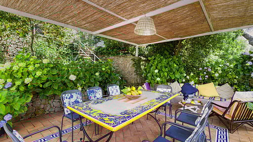 Villa Polifemo Dining area