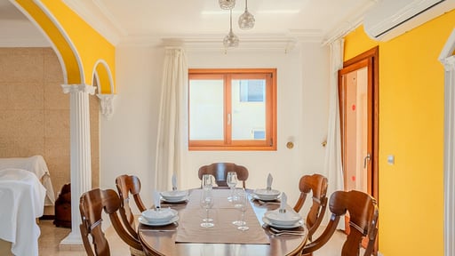 Villa Ponsada Dining area