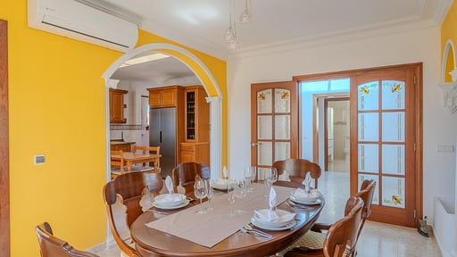 Villa Ponsada Dining area