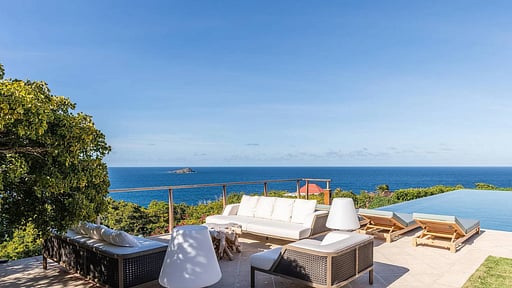 Villa Poppy BBQ equipment