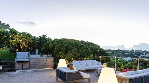 Villa Poppy BBQ equipment