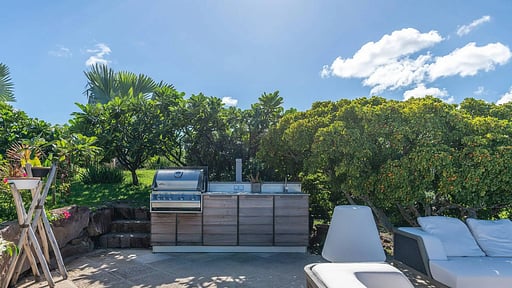 Villa Poppy BBQ equipment