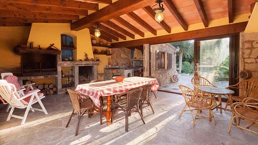 Pou dels Escarabats Обеденная зона