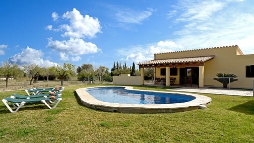 Villa Pou Den Brux Piscina