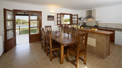 Villa Pou Den Brux Zona de comedor