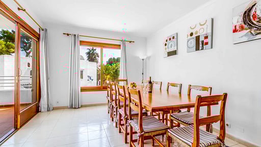 Villa Pou Uno Dining area