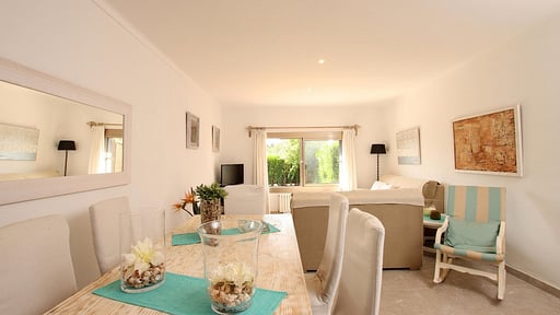 Villa Provenza Dining area