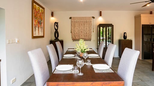 Villa Pulung Dining area