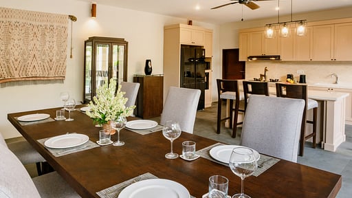 Villa Pulung Dining area