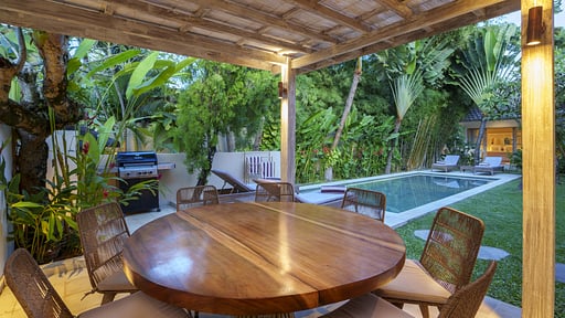 Villa Puri Pura Dining area