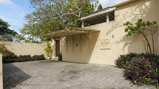 Villa Puri Pura Parking areas