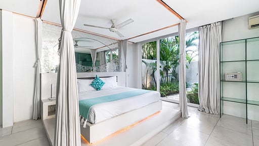 Villa Puro Blanco Bedroom 3