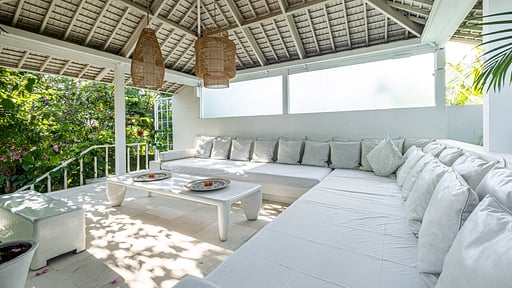 Villa Puro Blanco Living room