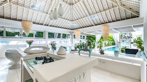 Villa Puro Blanco Kitchen