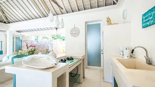 Villa Puro Blanco Kitchen