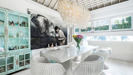 Villa Puro Blanco Dining area