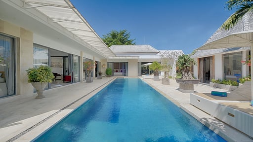 Villa Putih 2 Swimming pool
