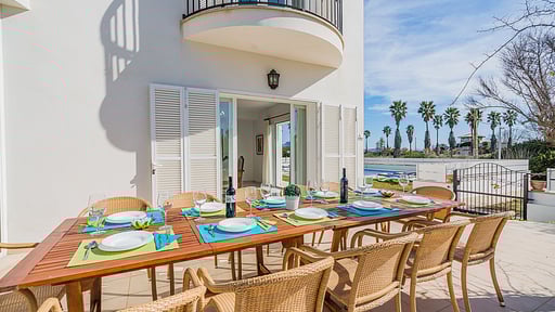 Villa Quiros 2 Dining area
