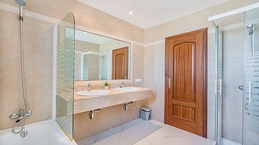 Villa Quiros 2 Bedroom 6