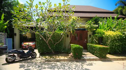 Villa Raas Parking areas