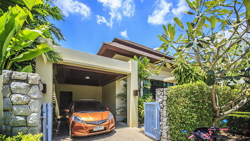 Villa Raas Parking areas