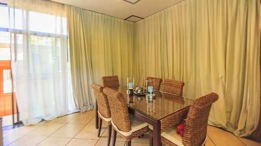 Villa Raas Dining area