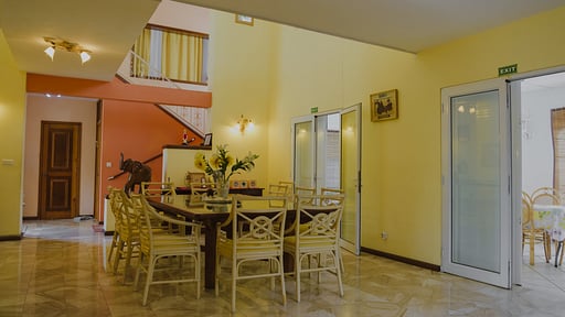 Villa Radani Essecke 1