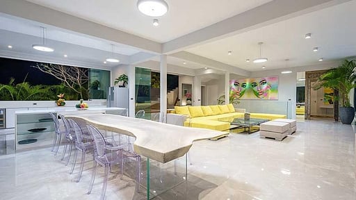 Villa Ray Dining area