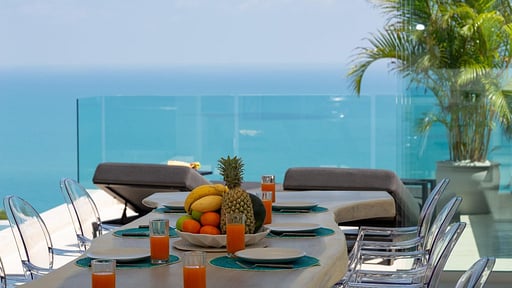 Villa Ray Dining area