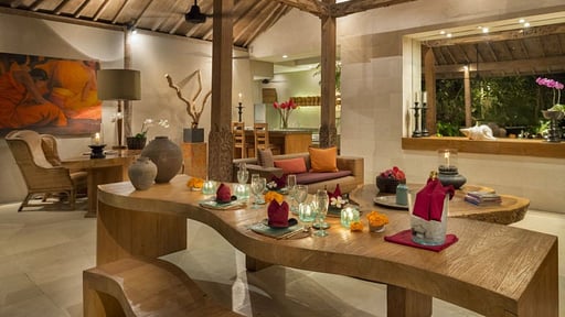Villa Red Palms Dining area