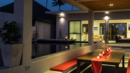 Villa Red Dining area