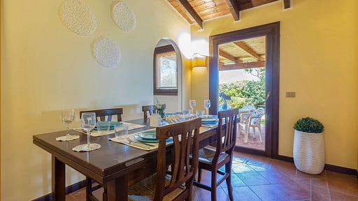 Villa Regina Dining area