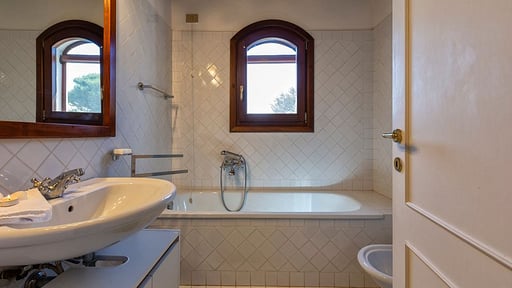 Villa Regina Bedroom 1