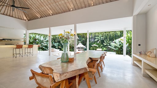 Villa Reina Dining area