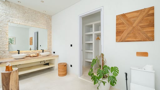 Villa Reina Bedroom 2
