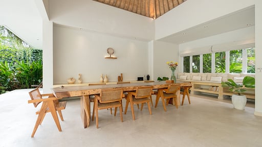 Villa Reina Dining area