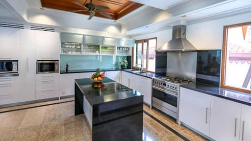 Reuan Thai Villa Kitchen