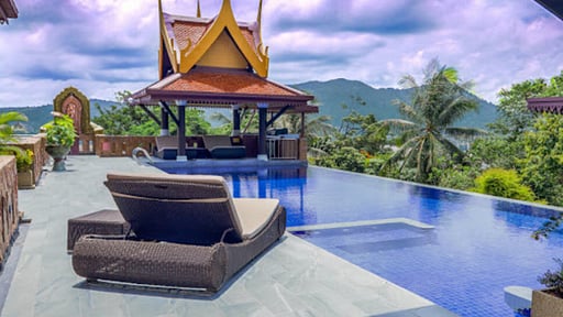 Reuan Thai Villa Swimming pool