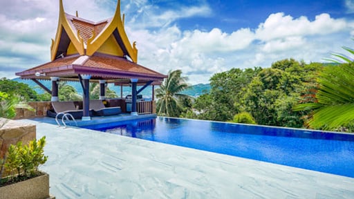 Reuan Thai Villa Swimming pool