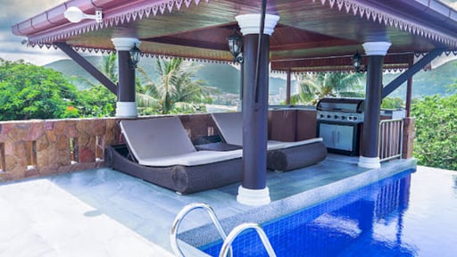 Reuan Thai Villa Swimming pool
