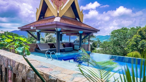 Reuan Thai Villa Swimming pool