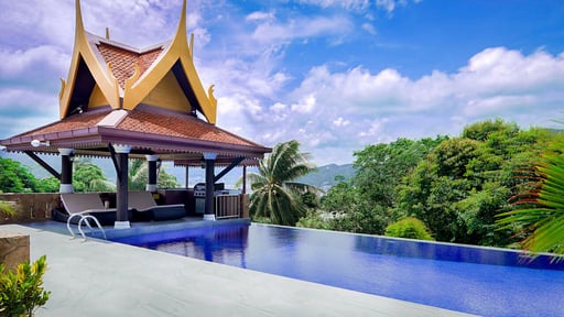 Reuan Thai Villa Swimming pool