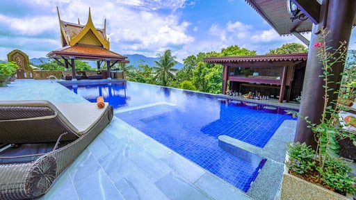 Reuan Thai Villa Swimming pool