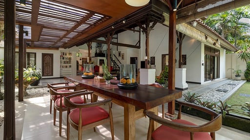 Villa Rinjani Dining area