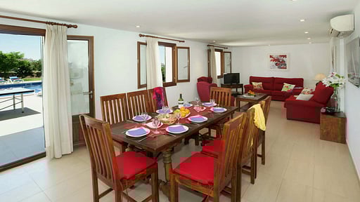 Villa Roina Dining area