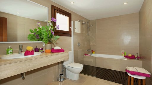 Villa Roina Bedroom 1